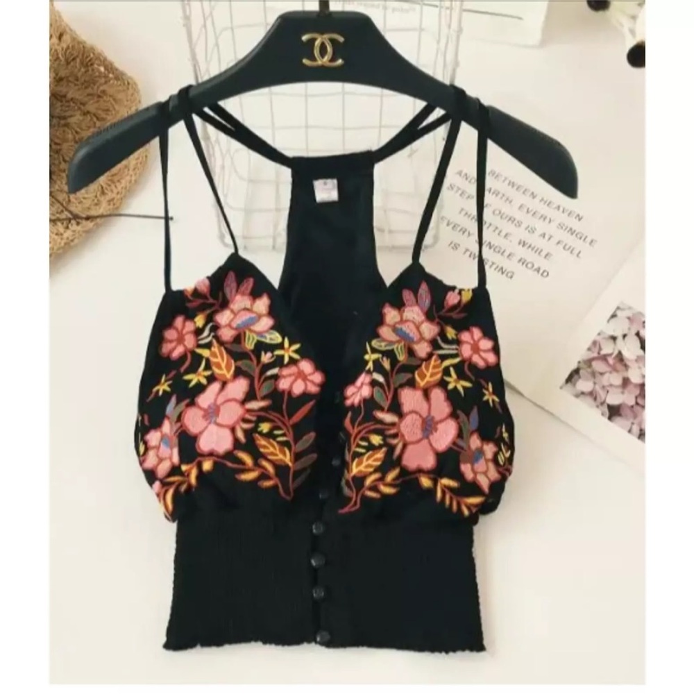 Gorgeous Floral Cropped Cami Top Embroidered Black Size Small NWT